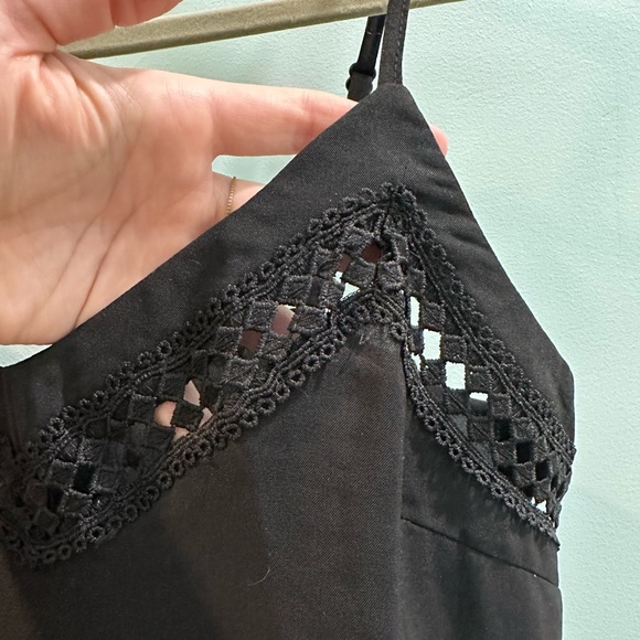 Cute blank camisole with cutouts in a diamond pattern - flowy! - Picture 2 of 4